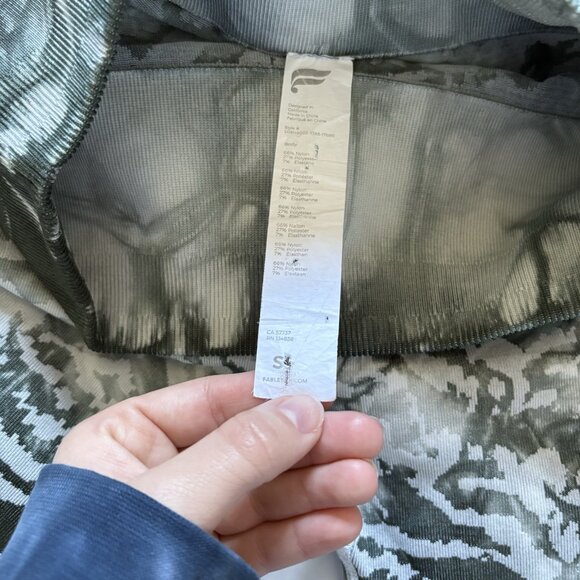 Fabletics Seamless Ankle Leggings Womens Size Small Camo Green Nylon - Picture 7 of 8